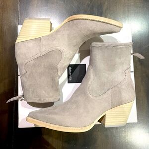 NWB DOLCE VITA Shanta Block Heel Bootie Size 6.5